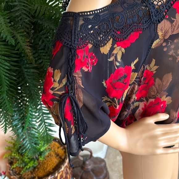 Brand New Guess Black Cold Shoulder Crochet Lace Top w/ Red Rose Floral Design - Picture 10 of 15